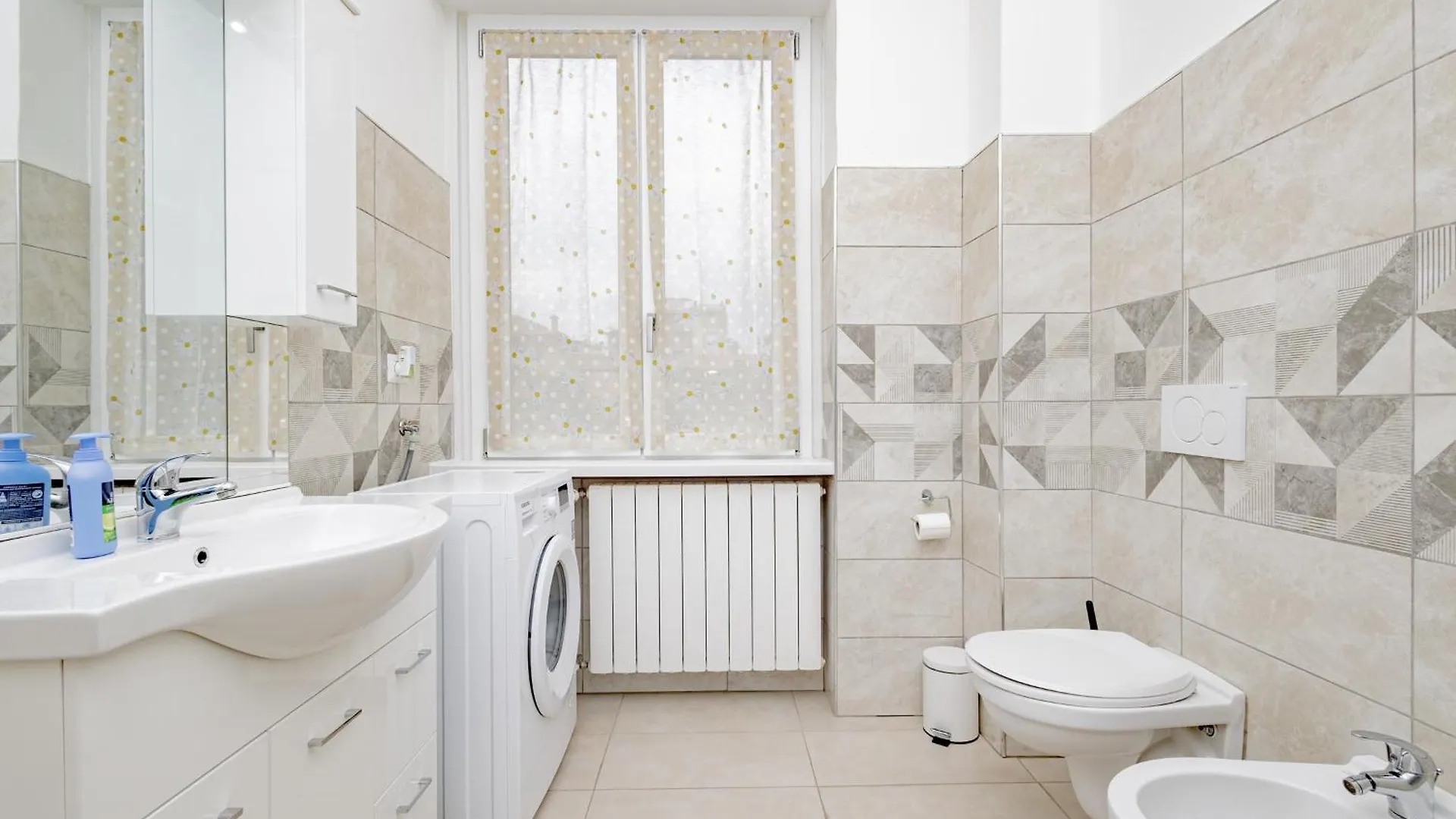 Bergamo Life Apartment 0*,  Italy